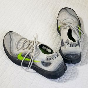 Nike Womans Free Sneakers Size 8